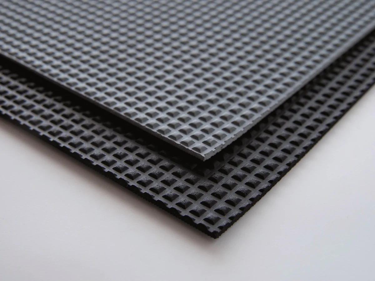 Matting — Pyramid · black or grey · 65 Sh A (RT-MAT65-PY-BG)